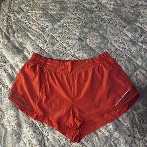 Hotty Hot High-Rise Shorts 2.5"